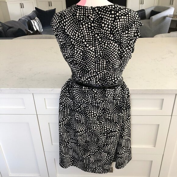 Anne Klein Cap Slv Fit & Flare Geometric Print Belted V Neck Dress Blk Wht Sz 12 - Picture 6 of 14